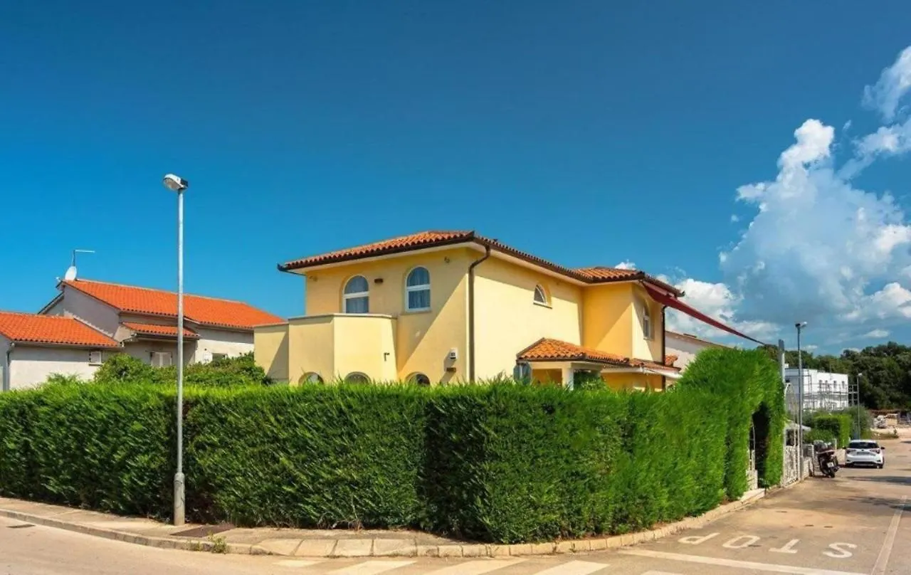 Villa Belgravia Pula 0*,  Croatia